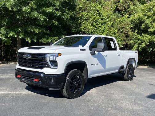 Summit White 2025 Chevrolet Silverado 2500 LT