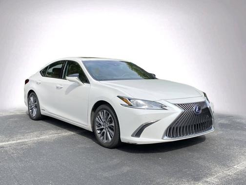Eminent White Pearl 2020 Lexus ES 300h Base