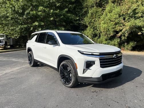 2026 Chevrolet Traverse FWD LT