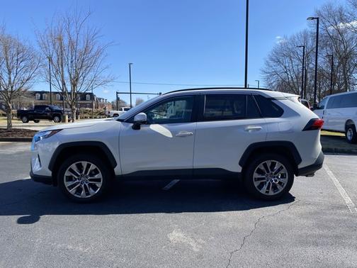 2022 Toyota RAV4 XLE Premium