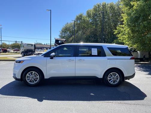 2024 Kia Carnival LX