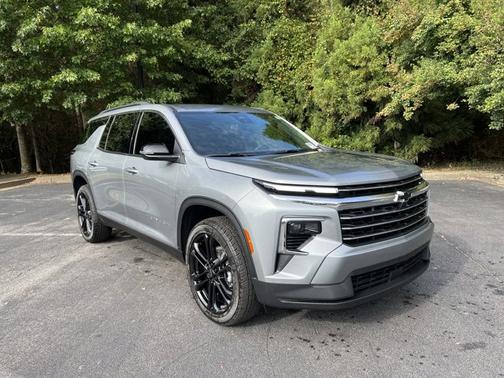2026 Chevrolet Traverse FWD LT