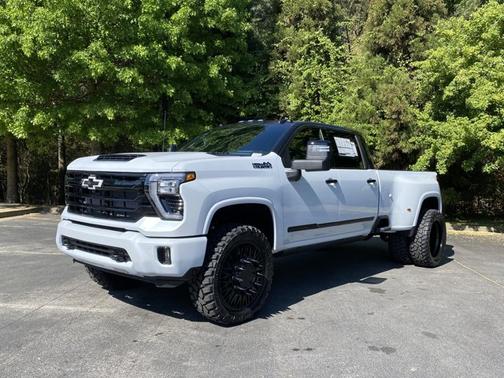 Polar White Tricoat 2026 Chevrolet Silverado 3500 High Country