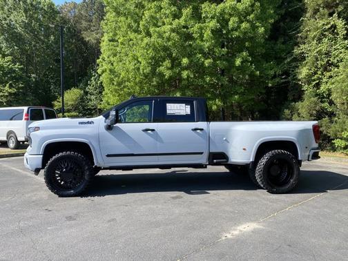 Polar White Tricoat 2026 Chevrolet Silverado 3500 High Country