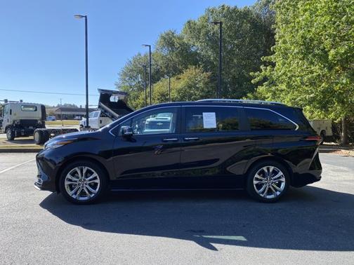 2022 Toyota Sienna Platinum