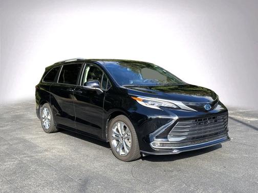 2022 Toyota Sienna Platinum