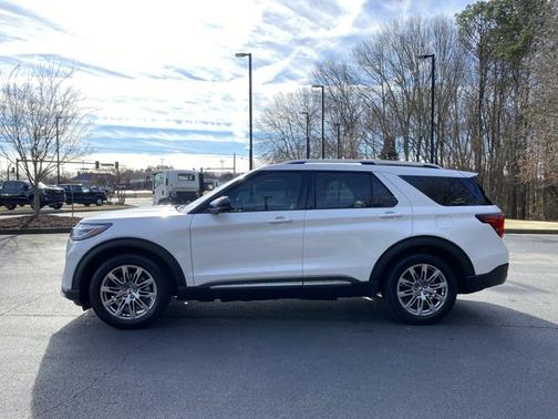 2025 Ford Explorer Platinum