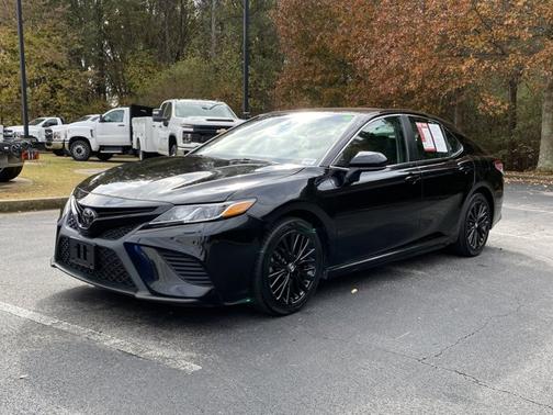 2020 Toyota Camry SE