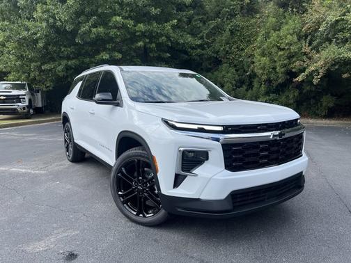 2026 Chevrolet Traverse FWD LT