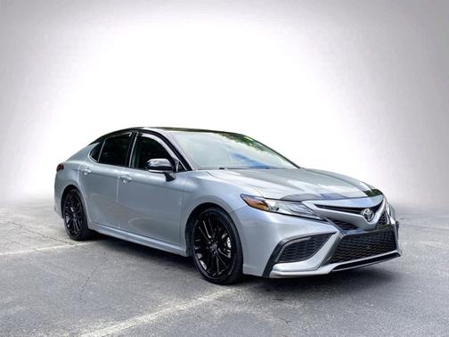 Celestial Silver Metallic/Midnight Black Metallic 2024 Toyota Camry XSE