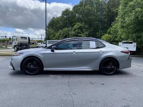 Celestial Silver Metallic/Midnight Black Metallic 2024 Toyota Camry XSE