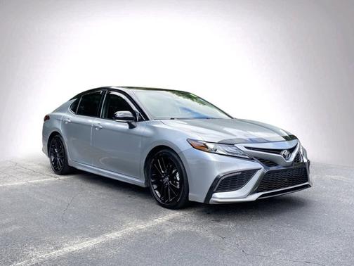 Celestial Silver Metallic/Midnight Black Metallic 2024 Toyota Camry XSE