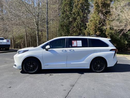 2021 Toyota Sienna XLE