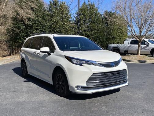 2021 Toyota Sienna XLE