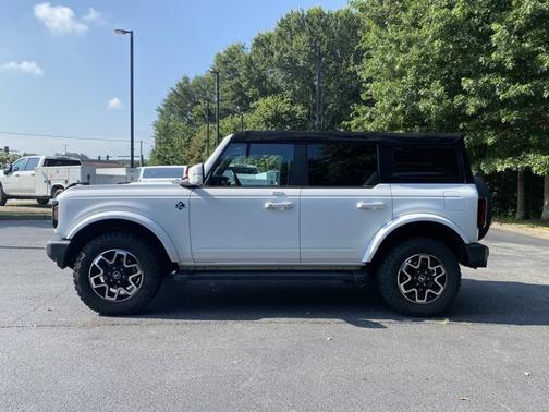 Oxford White 2022 Ford Bronco Outer Banks