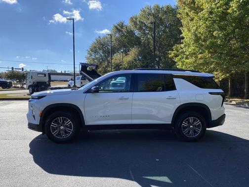 2025 Chevrolet Traverse FWD LT
