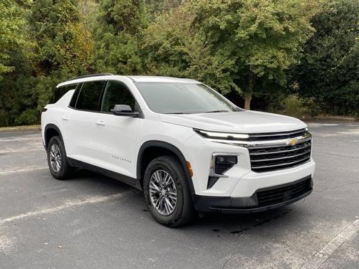 2025 Chevrolet Traverse FWD LT