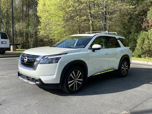 2024 Nissan Pathfinder Platinum