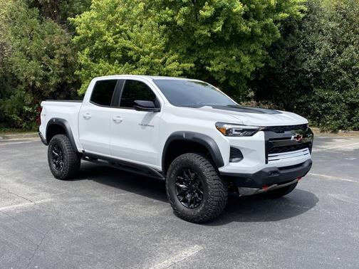 Summit White 2026 Chevrolet Colorado 4WD ZR2