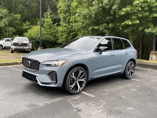 2022 Volvo XC60 R-Design