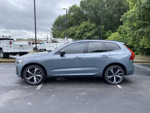 2022 Volvo XC60 R-Design