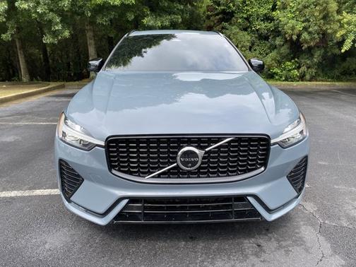 2022 Volvo XC60 R-Design