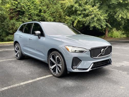 2022 Volvo XC60 R-Design