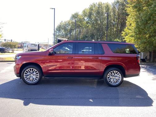 2023 Chevrolet Suburban RST