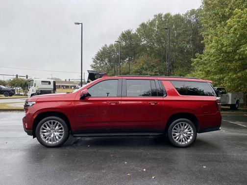 2023 Chevrolet Suburban RST