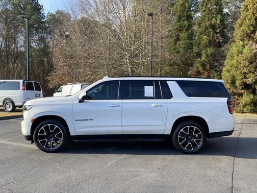 2023 Chevrolet Suburban RST