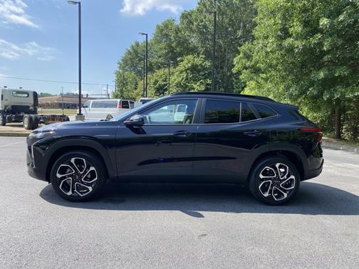 Mosaic Black Metallic 2026 Chevrolet Trax 2RS