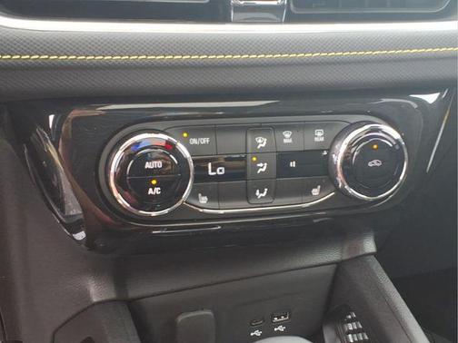 Mosaic Black Metallic 2026 Chevrolet Trailblazer ACTIV