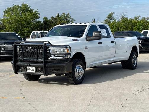 Bright White Clearcoat 2023 RAM 3500 Tradesman