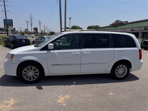 2015 Chrysler Town & Country Touring-L
