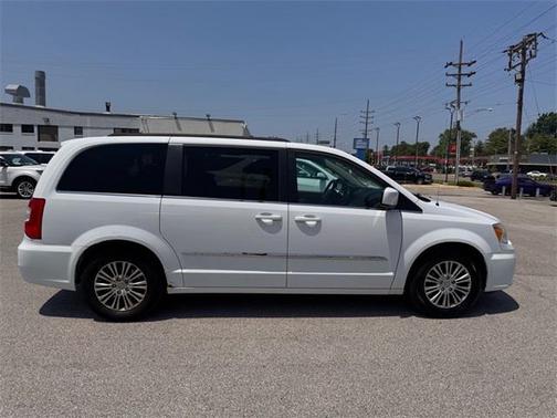 2015 Chrysler Town & Country Touring-L