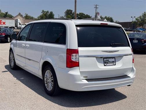 2015 Chrysler Town & Country Touring-L
