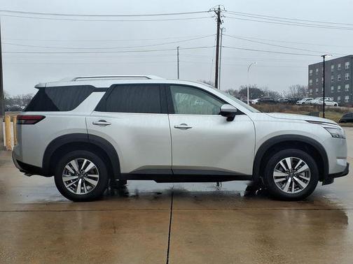 2025 Nissan Pathfinder SL 4WD