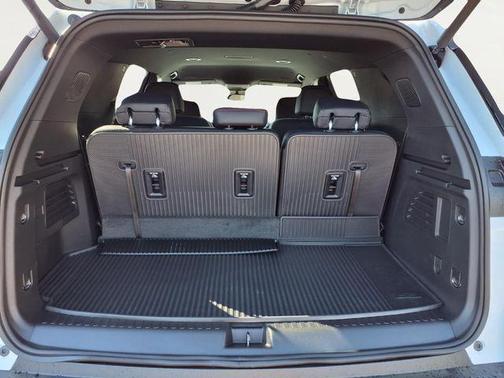 Polar White Tricoat 2026 Chevrolet Traverse AWD Z71