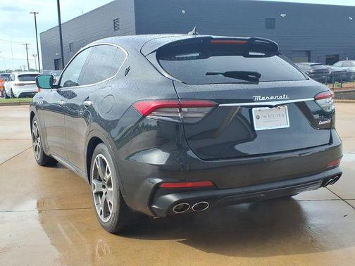 Nero Ribelle Metallic 2023 Maserati Levante Modena