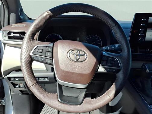 2023 Toyota Sienna Platinum 7 Passenger