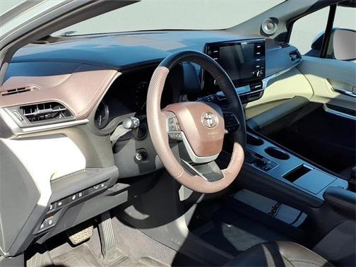 2023 Toyota Sienna Platinum 7 Passenger