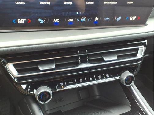 Mosaic Black Metallic 2026 Chevrolet Traverse LT