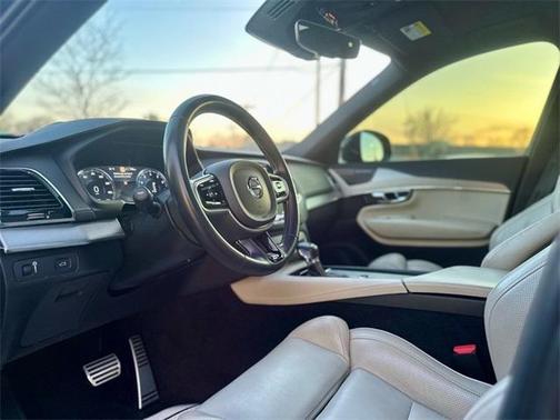 2020 Volvo XC90 T6 R-Design