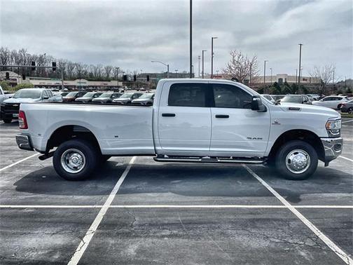 2023 RAM 3500 Big Horn Crew Cab 4x4 8' Box