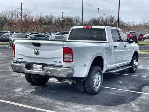 2023 RAM 3500 Big Horn Crew Cab 4x4 8' Box