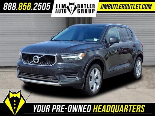 2022 Volvo XC40 T5 Momentum