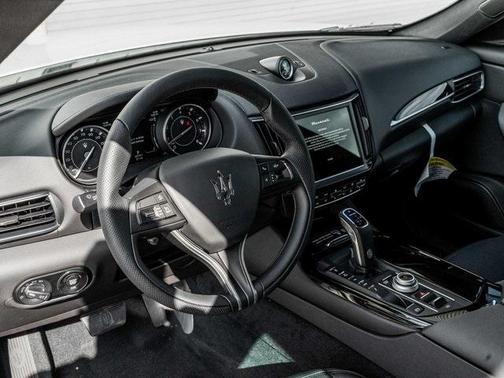 Photo 2 of 23 of 2022 Maserati Levante Modena