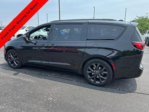 2018 Chrysler Pacifica Touring-L