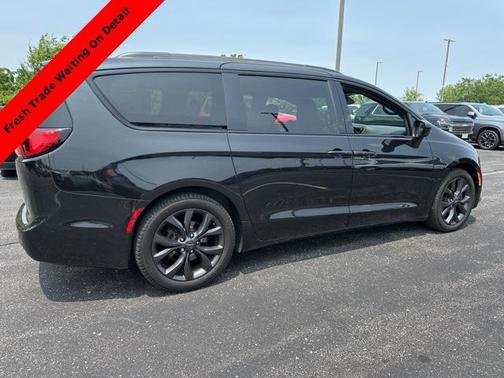 2018 Chrysler Pacifica Touring-L
