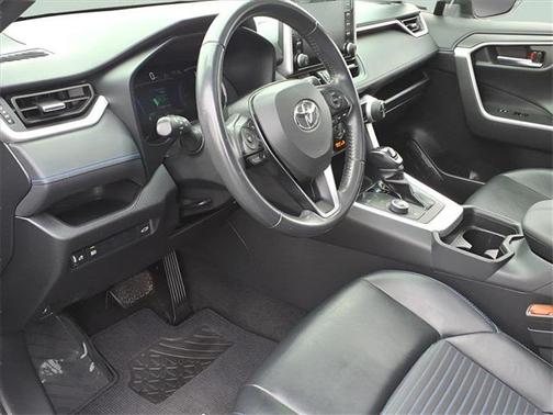 2020 Toyota RAV4 Hybrid SE